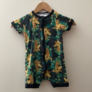 Bonds shortie wondersuit giraffe on black size 3